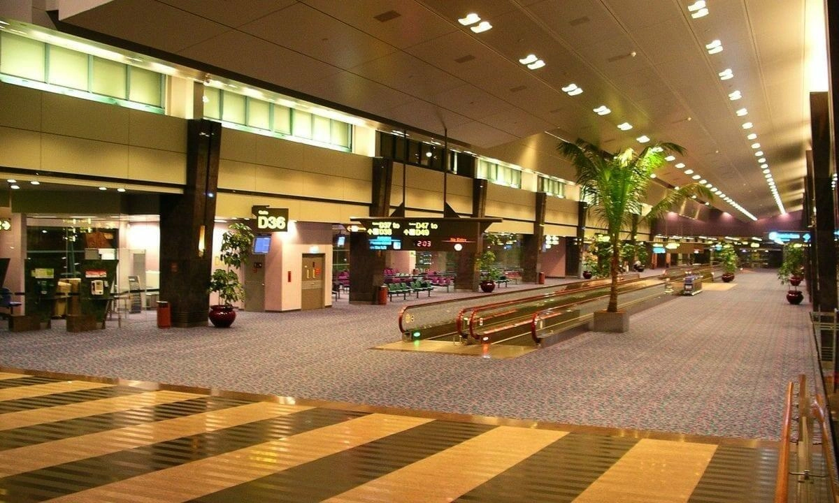 1200px-Changi_airport_terminal_interior