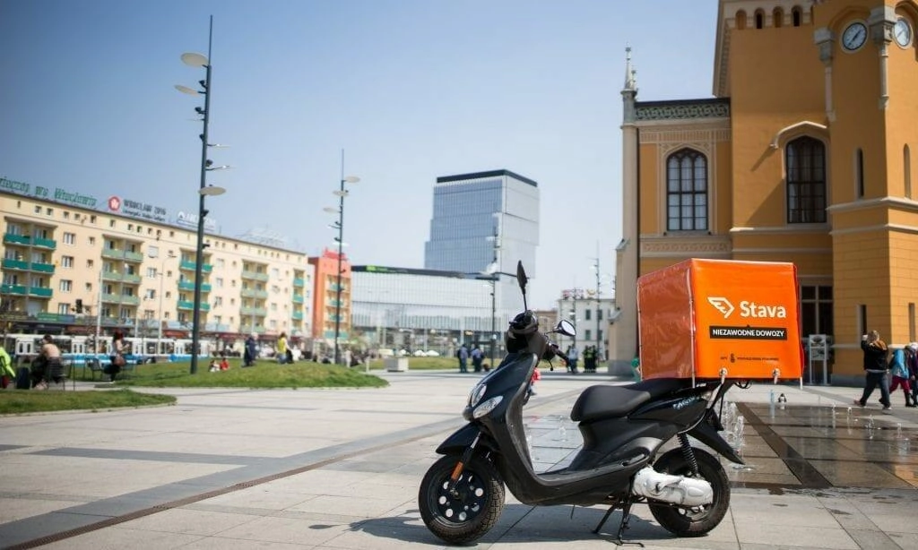 wroclaw_trainstation_scooter-1024x640