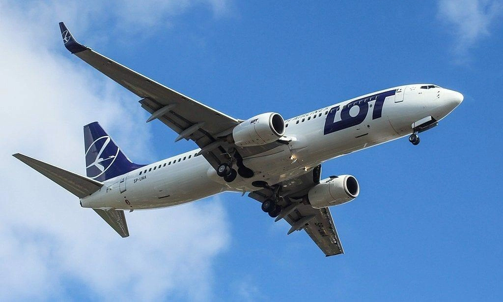 1024px-SP-LWA_Boeing_737-800_LOT_(34834813334)