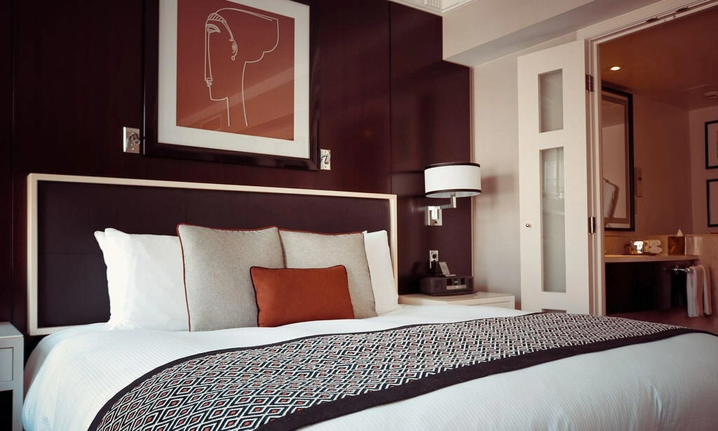 hotel-room