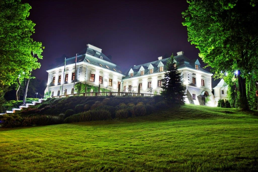 Pałac Odrowążów
